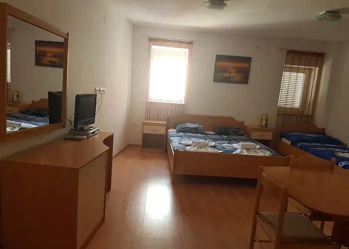 Amadeus Πανσιόν Selce